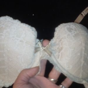 Chantelle Size 38 B NWT